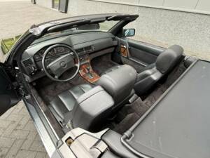 Image 26/50 of Mercedes-Benz 500 SL (1991)