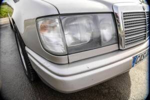 Bild 6/8 von Mercedes-Benz 230 CE (1988)