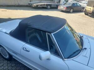 Image 2/27 of Alfa Romeo 2.0 Spider (1991)