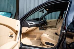 Imagen 36/65 de BMW 545i Touring (2005)