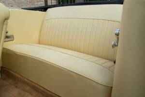 Image 47/50 of Studebaker Champion Regal DeLuxe Convertible (1950)