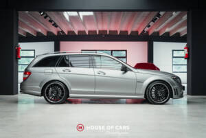 Afbeelding 5/24 van Mercedes-Benz C 63 AMG T (2010)