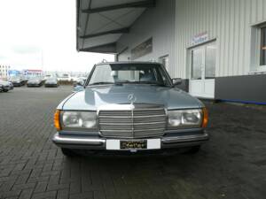 Image 2/21 of Mercedes-Benz 280 TE (1984)