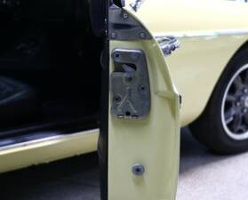 Bild 22/34 von MG MGB GT (1966)