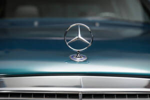 Image 7/40 de Mercedes-Benz E 220 (1995)