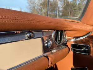 Image 9/16 of Mercedes-Benz 280 SL (1969)
