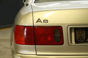 Immagine 38/50 di Audi A8 4.2 quattro (1995)
