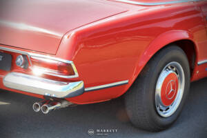 Image 22/70 of Mercedes-Benz 280 SL (1969)