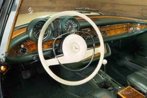Imagen 13/19 de Mercedes-Benz 280 SE 3,5 (1970)