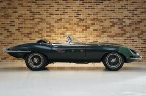 Image 2/28 of Jaguar E-Type 3.8 (1962)