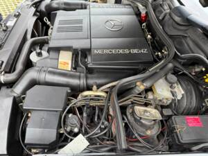 Bild 23/27 von Mercedes-Benz 500 E (1992)