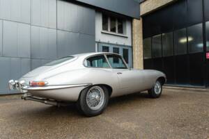 Image 19/50 of Jaguar E-Type 4.2 (1965)