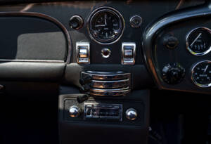 Image 20/28 of Aston Martin DB 6 Mk II Volante (1970)