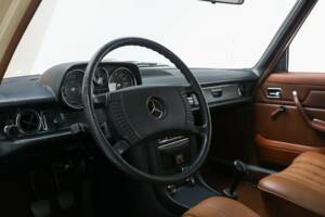 Imagen 5/12 de Mercedes-Benz 200 (1974)