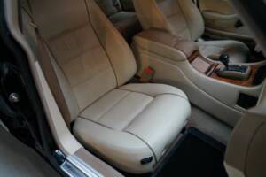 Image 17/47 of Jaguar XJ12 6.0 (1994)