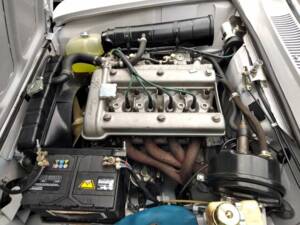 Image 8/25 of Alfa Romeo 1750 GT Veloce (1969)