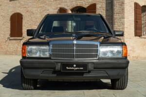 Imagen 3/50 de Mercedes-Benz 190 E (1988)