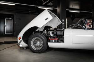 Image 39/53 de Jaguar E-Type (1970)