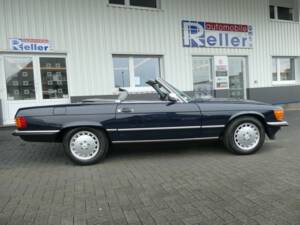 Image 8/25 of Mercedes-Benz 560 SL (1989)
