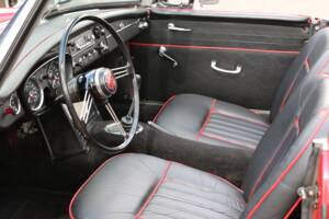 Image 23/49 of MG MGB (1966)