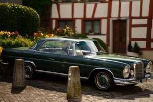 Image 4/9 of Mercedes-Benz 250 SE (1966)