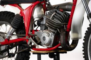 Image 36/50 of CZ 250 (1977)