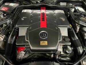 Image 19/20 of Mercedes-Benz E 500 (2002)