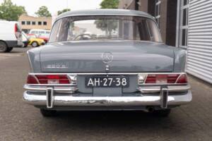 Image 8/8 de Mercedes-Benz 220 S b (1962)