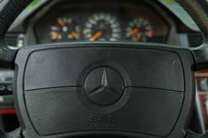 Bild 35/50 von Mercedes-Benz 300 E-24 (1989)