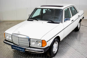 Bild 31/46 von Mercedes-Benz 240 D (1982)