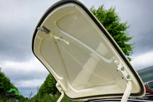 Image 60/65 de Jaguar E-Type 3.8 Flat Floor (1961)