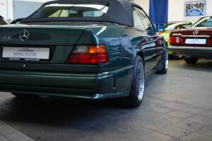 Image 13/38 of Mercedes-Benz 300 CE-24 (1992)