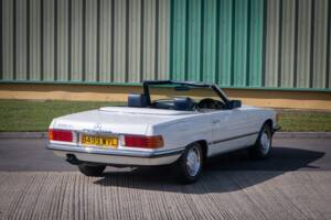 Afbeelding 6/35 van Mercedes-Benz 280 SL (1984)