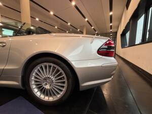 Image 10/29 of Mercedes-Benz SL 55 AMG (2002)