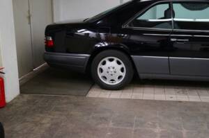 Bild 31/35 von Mercedes-Benz E 320 (1993)