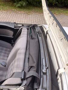 Immagine 43/75 di BMW 320i (1988)