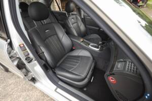 Image 18/72 of Mercedes-Benz E 55 AMG (2002)