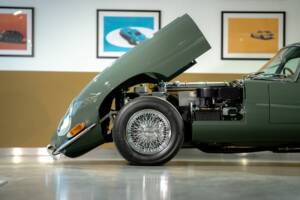 Image 32/50 de Jaguar Type E 4.2 (1966)