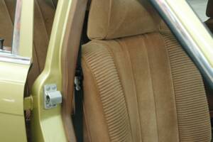 Image 35/50 de Mercedes-Benz 280 SE (1975)
