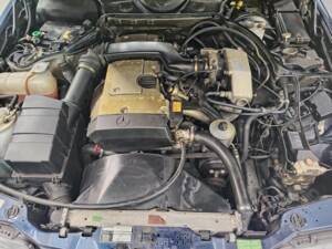 Afbeelding 32/40 van Mercedes-Benz E 200 (1996)