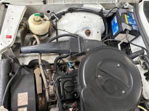 Image 34/66 of Mercedes-Benz 200 T (1984)
