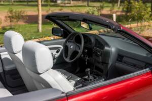 Immagine 13/23 di BMW 318i (1995)
