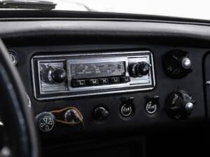 Bild 23/44 von MG MGB GT (1971)