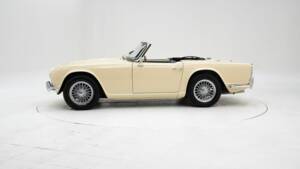 Image 8/15 of Triumph TR 4 (1965)