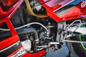 Image 31/50 of Kawasaki GPX 750R (1987)