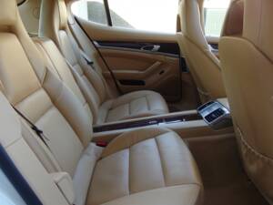 Bild 74/99 von Porsche Panamera Turbo (2009)