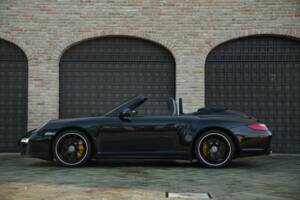 Image 17/50 of Porsche 911 Carrera GTS (2011)