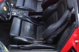 Bild 23/50 von Ferrari F 355 Berlinetta (1996)