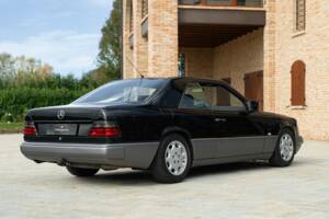 Image 7/48 of Mercedes-Benz 200 CE (1990)