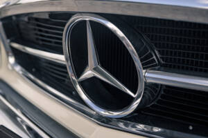 Image 28/60 of Mercedes-Benz 230 SL (1967)